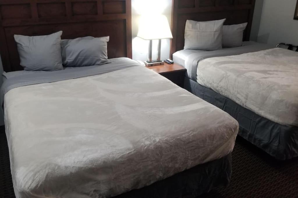 Hotel 2 Queen Beds Hotel Room 220 Booking Stillwater Eksteriør billede
